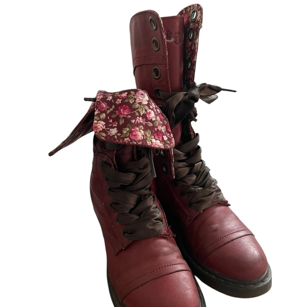 Dr. Martens Women's Triumph 1914 W Eye Cherry Red Floral Fold Over US 8.5 RARE - Picture 3 of 11